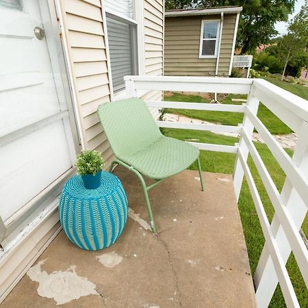 The Cardinal Nest A Cozy Cottage On Main St Saint Charles Exterior foto